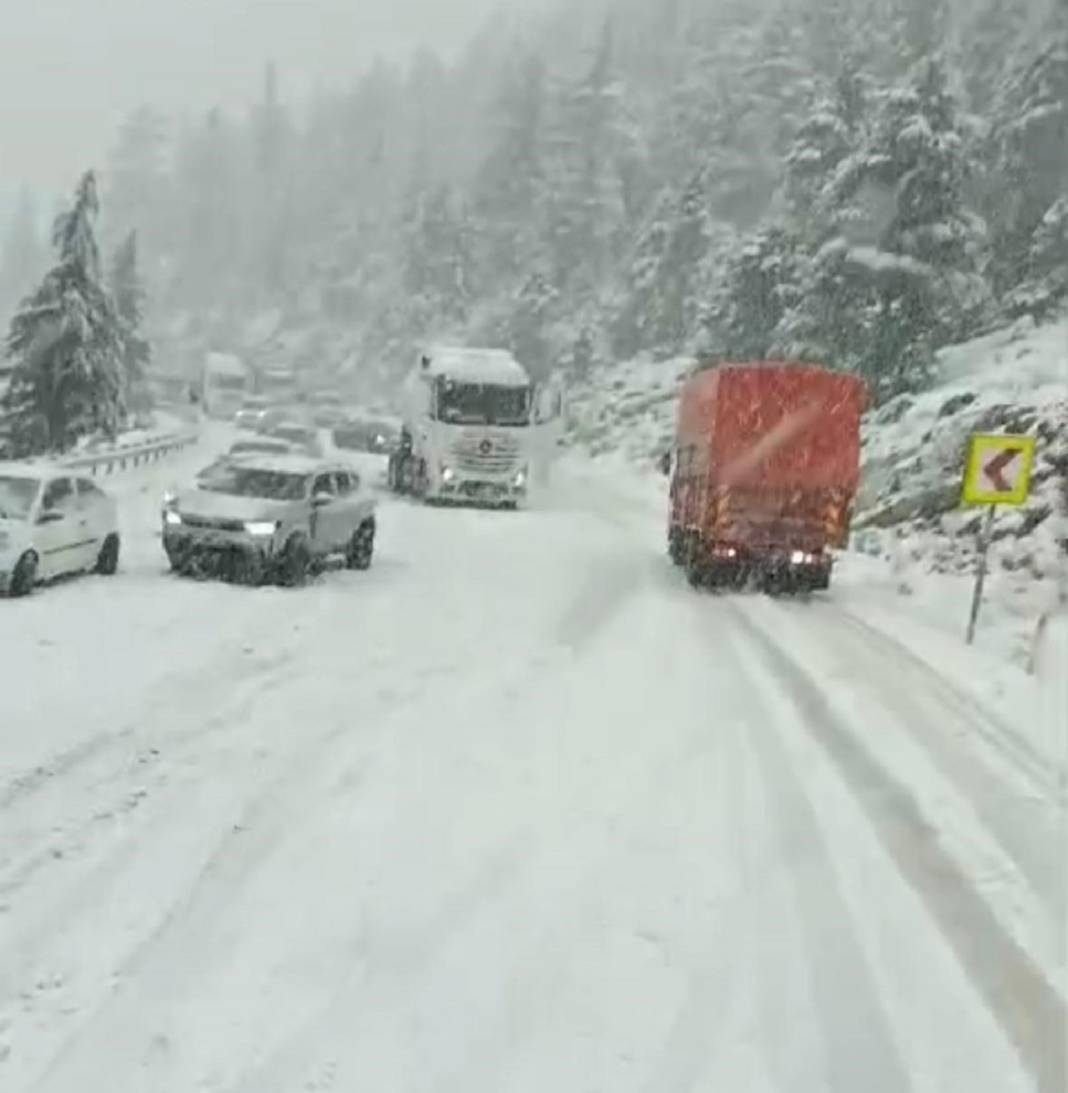 Alacabel'de bahar yerini kara bıraktı: Sürücüler hazırlıksız yakalandı 9